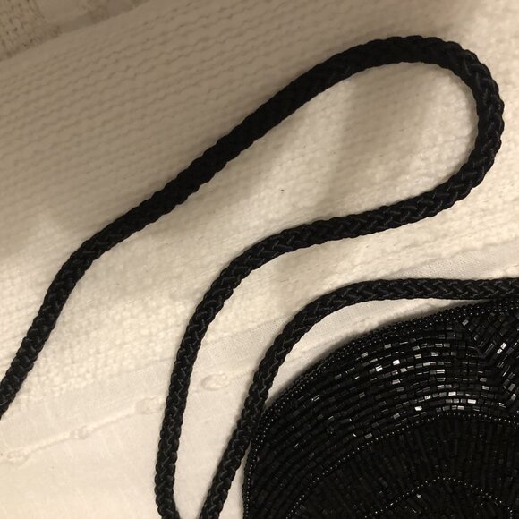 Elegant women’s finely beaded evening bag in black, Floral Design Beading. - Picture 4 of 5